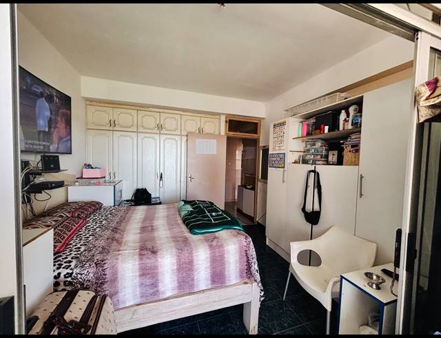 2.5 BEDROOM APARTMENT FOR SALE IN NORTH BEACH